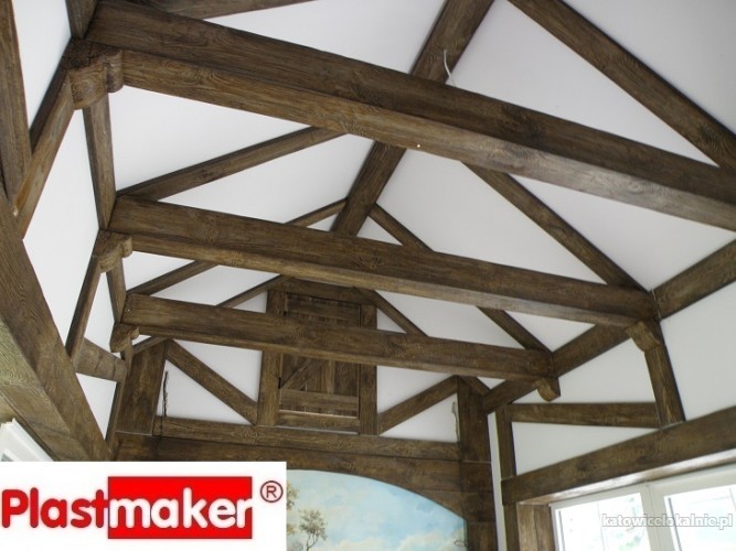 unikalne-dekoracje-sufitu-z-ultralekkich-imitacji-belek-drewnianych-76868-zdjecia.jpg