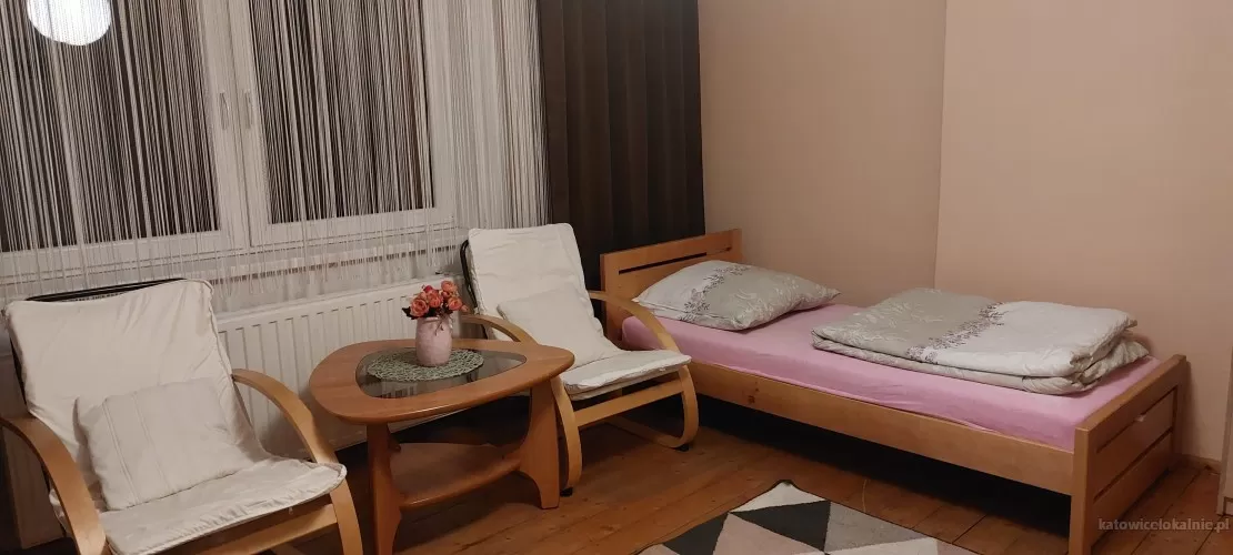 wolne-pokoje-na-ferie-2024-79159-katowice-na-sprzedaz.webp