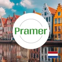 Pracownik szklarni z papryką  dojazd na rowerze Holandia